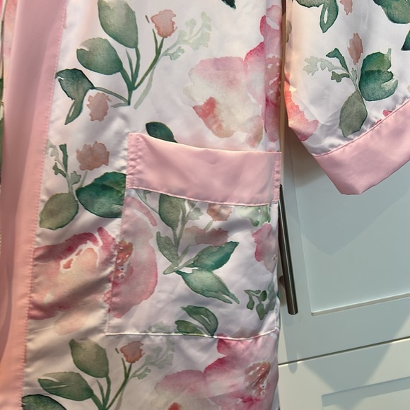 HELLO GORGEOUS Floral Satin Robe Size S - Picture 6 of 12